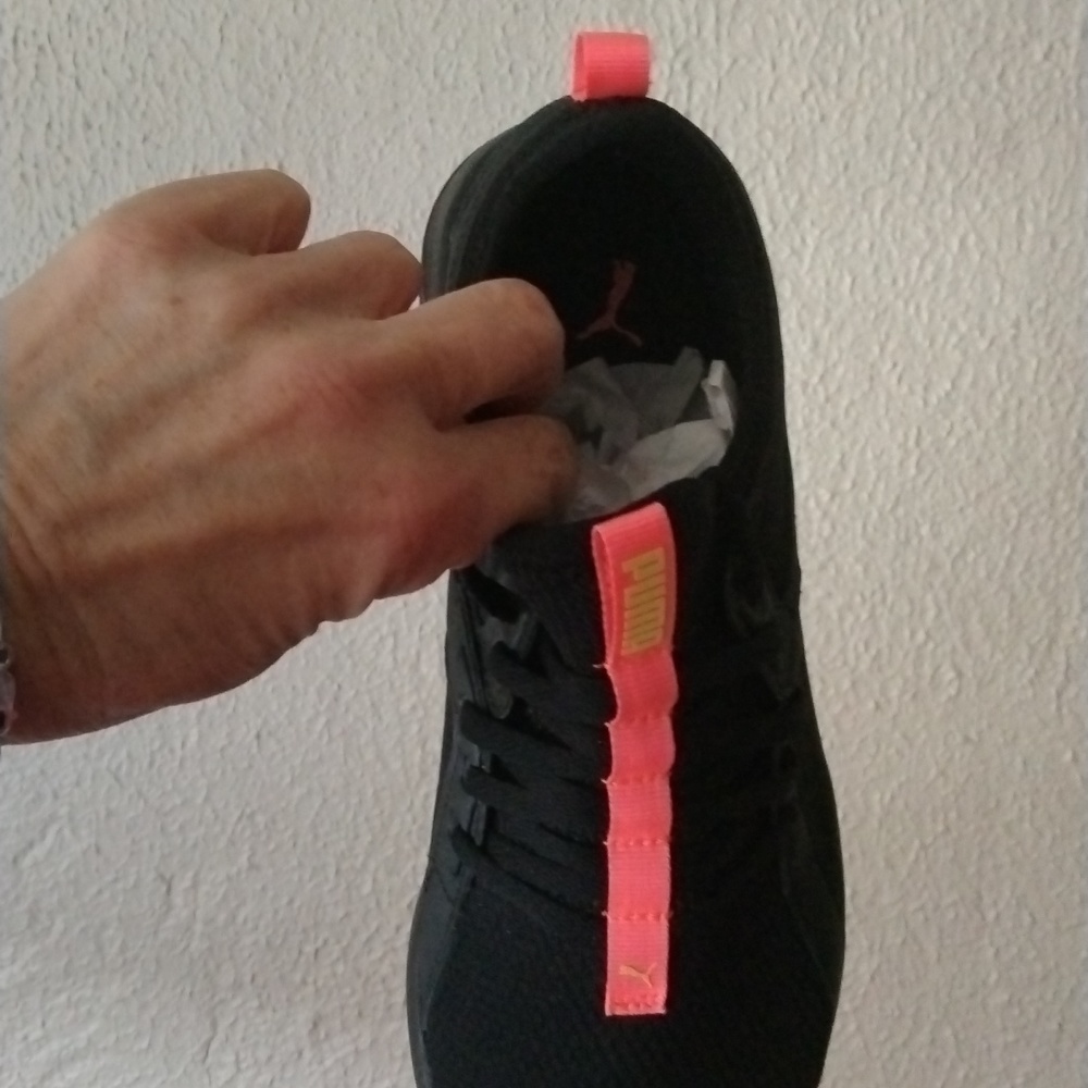 Sneakers - Picture 7 of 8